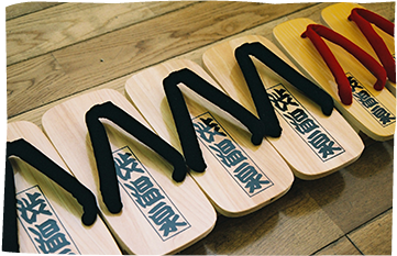 渋巡りは下駄で